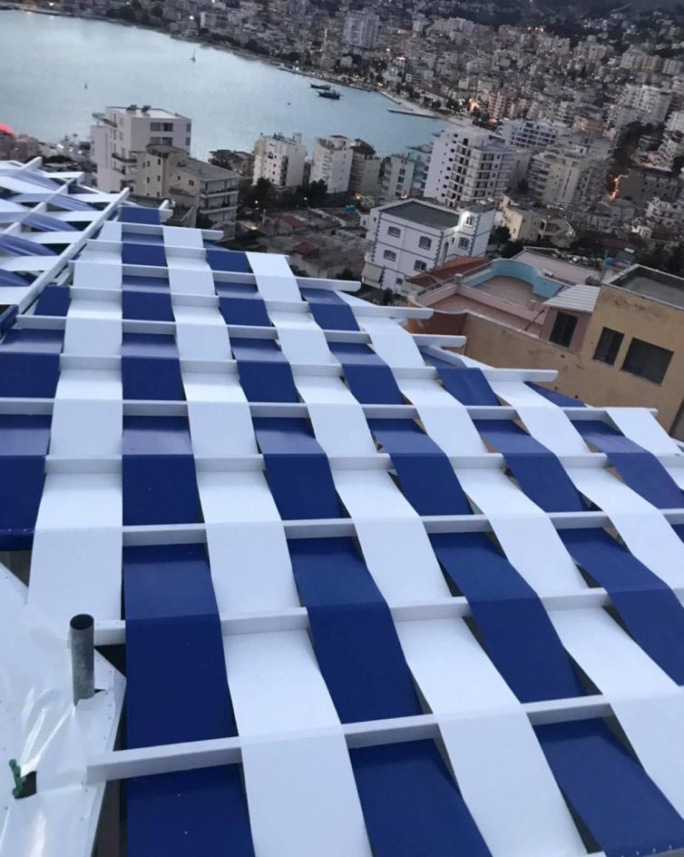 Πλεκτό σε ξύλινη πέργκολα